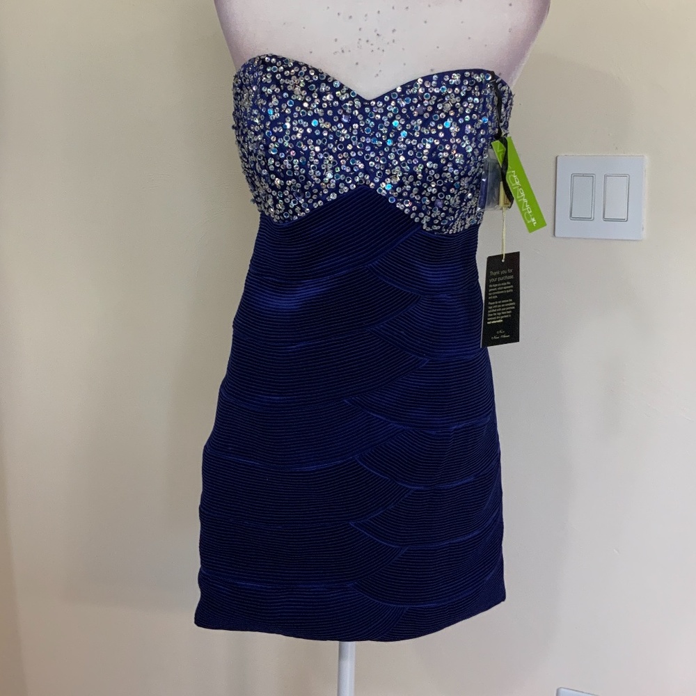 Sleeveless mini with horizontal lines